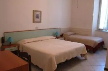 Готель Ondina 2*